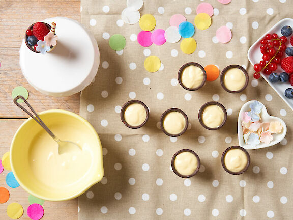 Schritt 1: Becher mit Pudding füllen