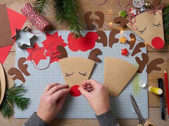 Schritt 6: Die rote Nase aufkleben und beschriften