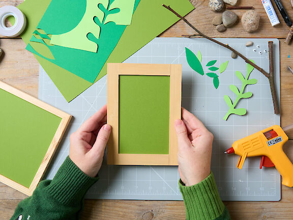 Schritt 3: Rahmen zusammenbauen, Papierseite nach oben