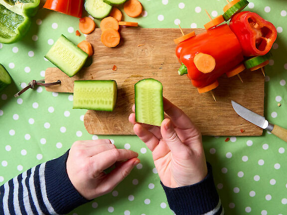 Schritt 6: Gurkendach schneiden und auflegen.