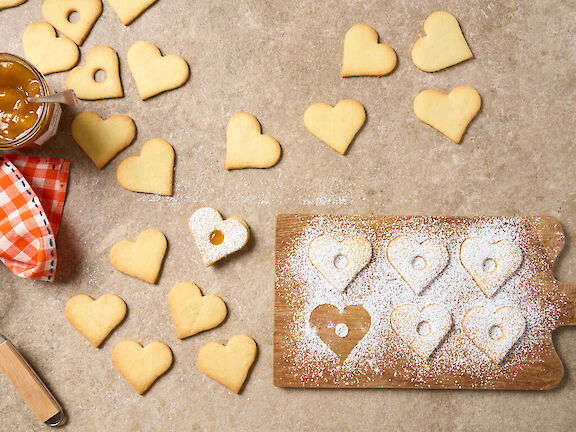 Schritt 10: Puderzucker-Herz auflegen