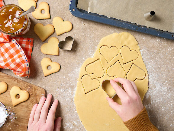 Schritt 5: Herzen ausstechen