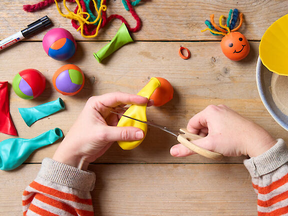 Schritt 8: Einen zweiten Ballon passend zurechtschneiden